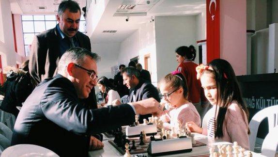 Okul Sporları Satranç Turnuvası tüm heyecanıyla devam ediyor.