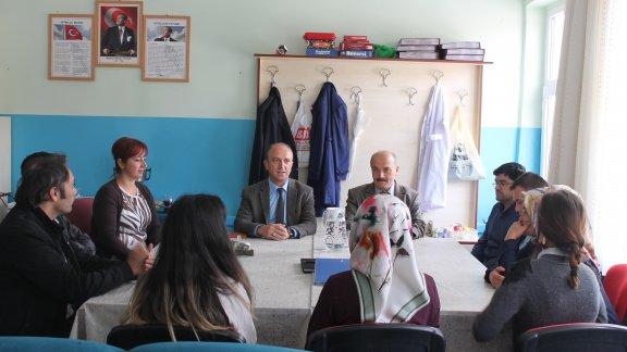 İlçe Milli Eğitim Müdürü Refik Olgun Karacahasan İlkokulu ve Ortaokulu´nu Ziyaret Etti