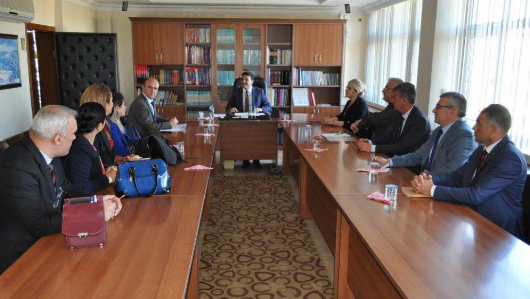 İlçe Kaymakamı Sn. Turgay Ünsal Başkanlığında 24 Kasım Öğretmenler Günü ile İlgili Toplantı Yapıldı