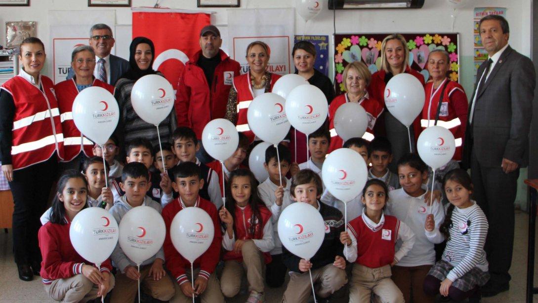 Kızılay Ankara Şube Kadın Kolları Başkanı ve Gönüllüleri İlçemiz Mareşal Çakmak İlkokulu ile İlçe Müdürümüz Refik OLGUN´u Ziyaret Ettiler