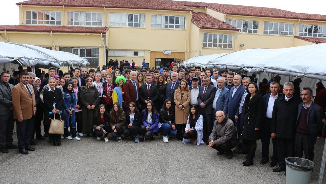 Mesleki Tanıtım ve Yöneltme Fuarı Şehit Sertaç Uzun Mesleki ve Teknik Anadolu Lisesi´nde Yapıldı