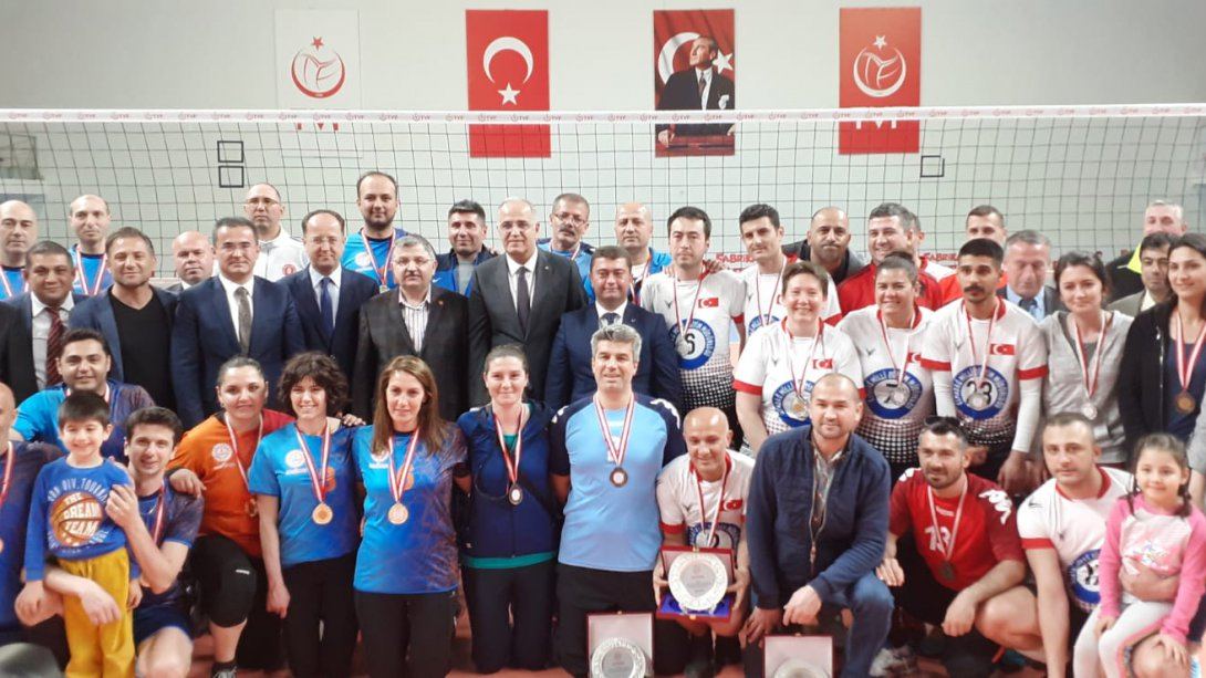 Öğretmenler Arası Voleybol Turnuvasında İlçemiz Ankara İkincisi Oldu