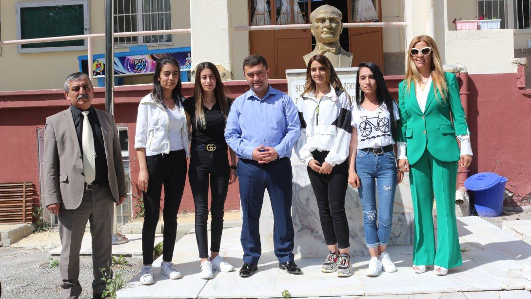 Yemek Yarışmasında Türkiye Birincisi Olan Hasanoğlan M.T.A.L. Öğrencileri Ödül Törenine İlçe Milli Eğitim Müdürümüz Aytaç ÖZEL Katıldı