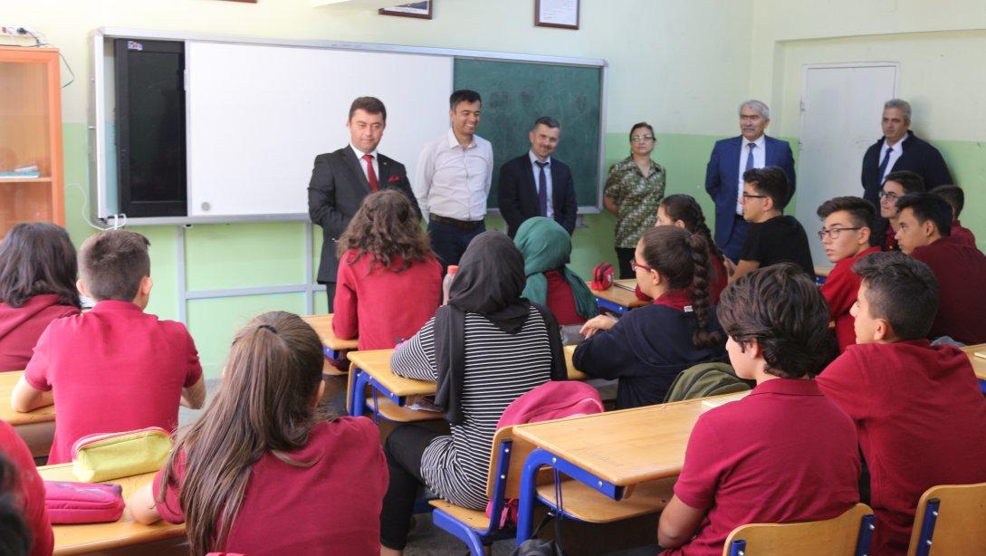 İlçe Milli Eğitim Müdürümüz Aytaç ÖZEL'den Hasanoğlan Atatürk Fen Lisesi Öğrencilerine Hoşgeldin Ziyareti