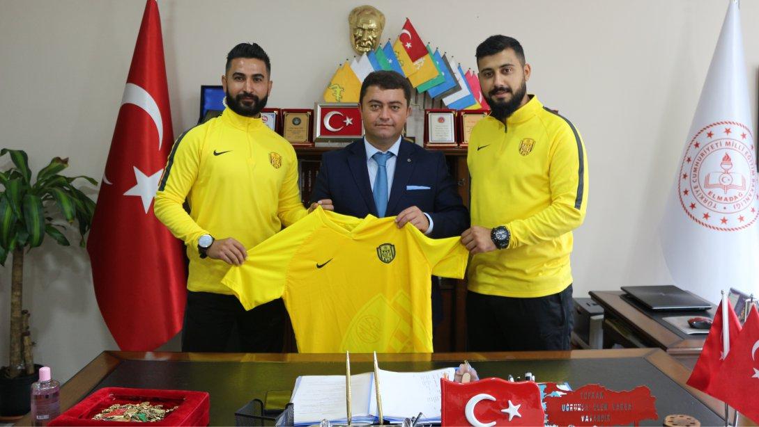 MKE Ankaragücü Elmadağ Futbol Akademisi Sorumluları İlçe Milli Eğitim Müdürümüz Aytaç ÖZEL'i Makamında Ziyaret Etti