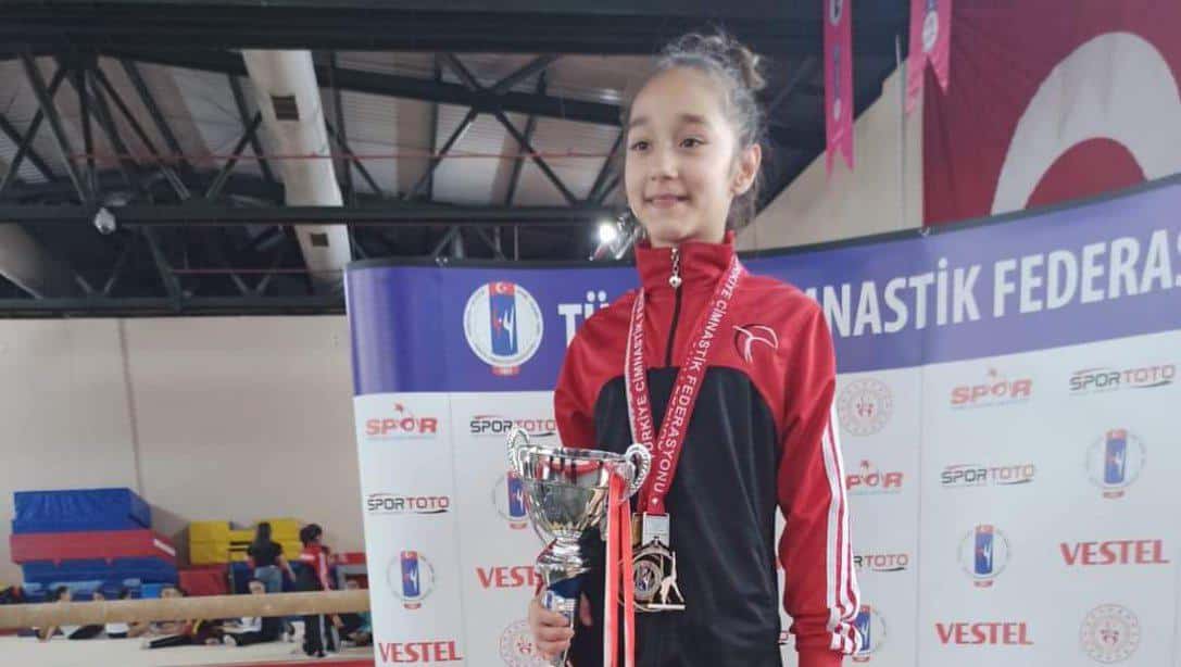 Jimnastik Türkiye Şampiyonu Öğrencimiz 