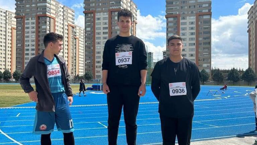 Öğrencimiz Ankara Gülle Atma Şampiyonu