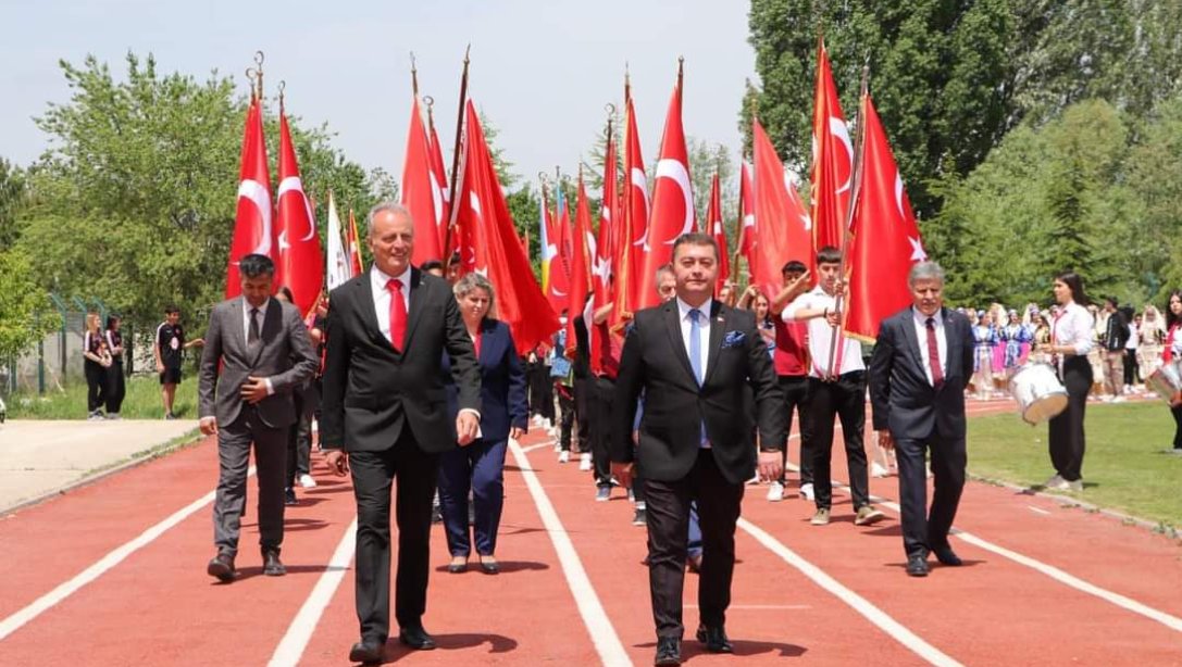19 Mayıs Atatürk'ü Anma, Gençlik ve Spor Bayramı Elmadağ Stadında Coşkuyla Kutlandı